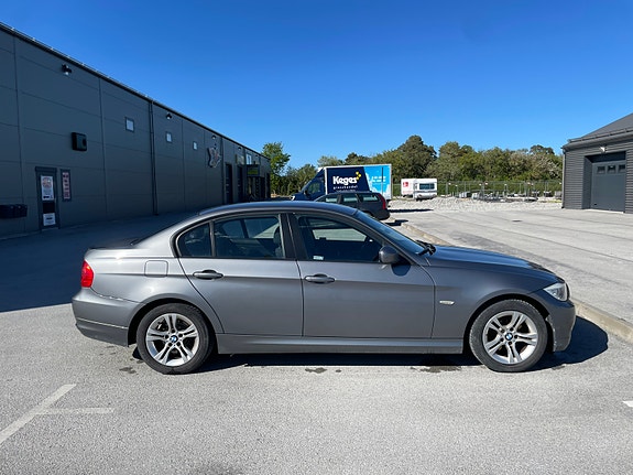 BMW 318i 5 of 5