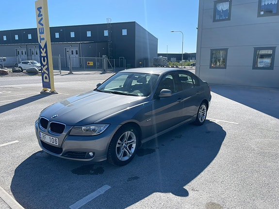 BMW 318i 2 of 5