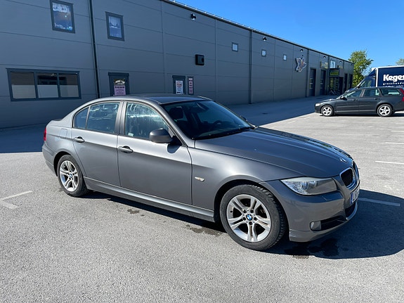 BMW 318i 4 of 5