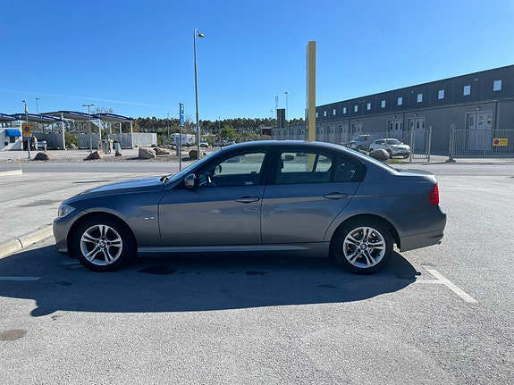 BMW 318i 3 of 5