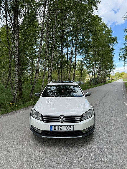 Volkswagen Passat Alltrack 3 of 5