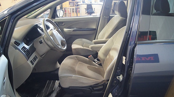 Mitsubishi Grandis 5 of 5