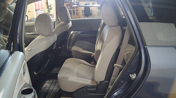 Mitsubishi Grandis 6 of 9