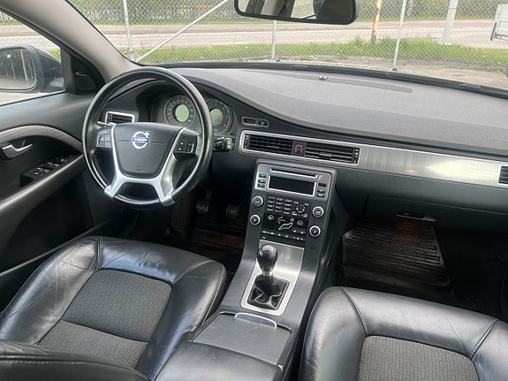 Volvo V70 4 of 5