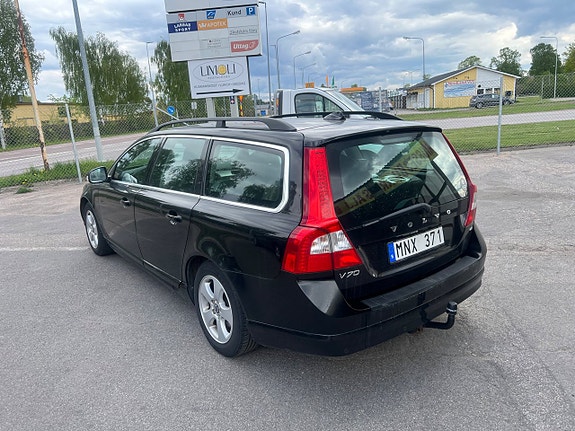 Volvo V70 3 of 5