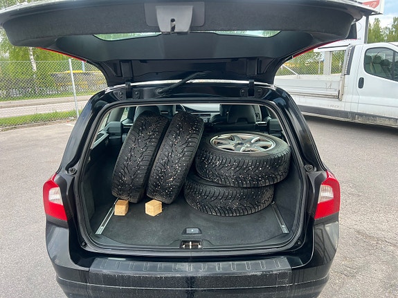 Volvo V70 14 of 26