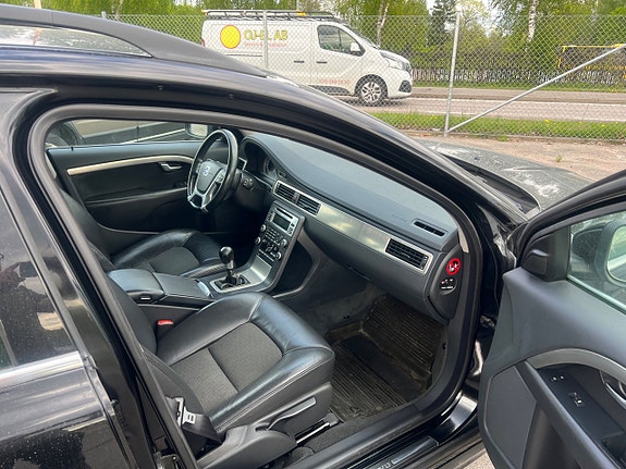 Volvo V70 13 of 26
