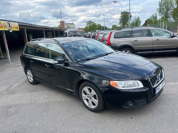 Volvo V70 2 of 5