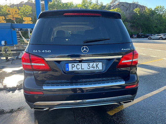 Mercedes-Benz GLS450 4 of 8