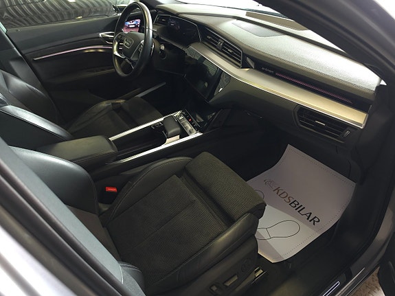 Audi e-tron Sportback 10 of 16