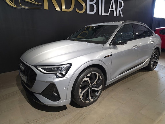 Audi e-tron Sportback 2 of 5