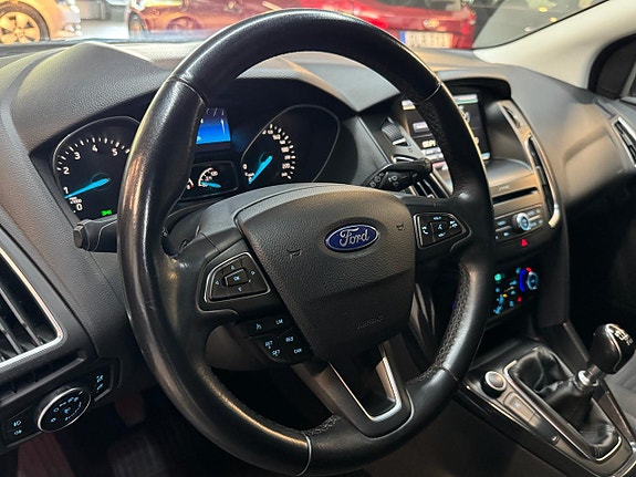 Ford Focus 9 of 16