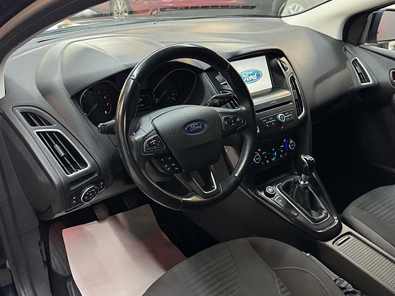 Ford Focus 7 of 16