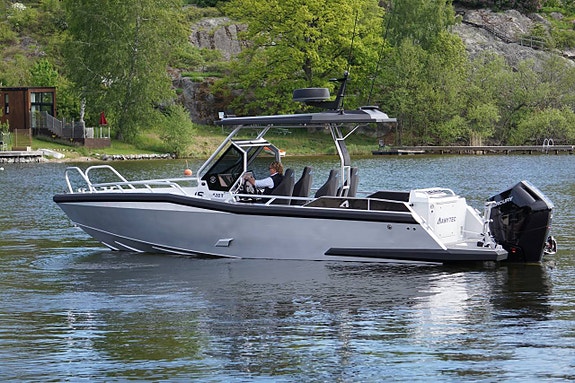 VÄRLDSPREMIÄR!, Anytec A28-T, Mercury V10 425 3 of 12