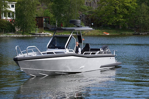 VÄRLDSPREMIÄR!, Anytec A28-T, Mercury V10 425 2 of 12