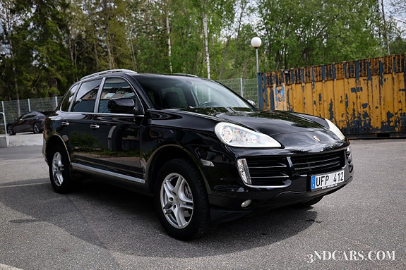 Porsche Cayenne 3 of 5