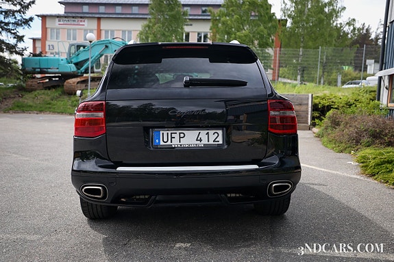Porsche Cayenne 5 of 5