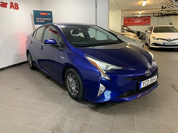 Toyota Prius 2 of 5