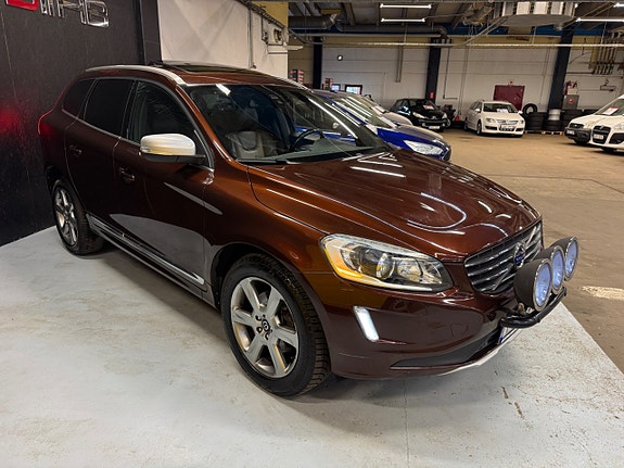 Volvo XC60 2 of 5