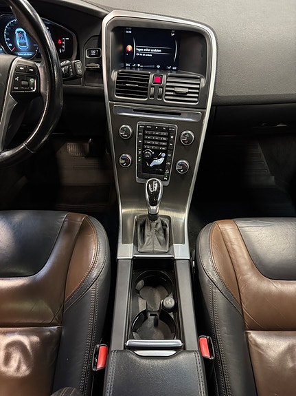 Volvo XC60 16 of 27