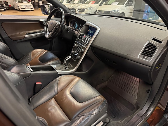 Volvo XC60 12 of 27