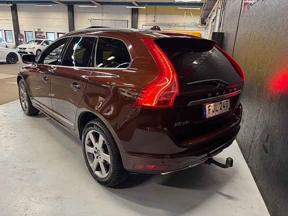 Volvo XC60 3 of 5