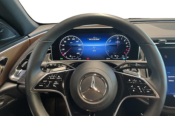 Mercedes-Benz E300 de 13 of 24