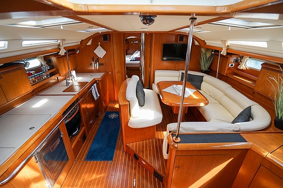 Jeanneau 49i 2 of 5