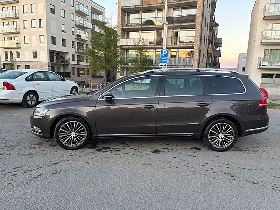 Volkswagen Passat 2 of 5