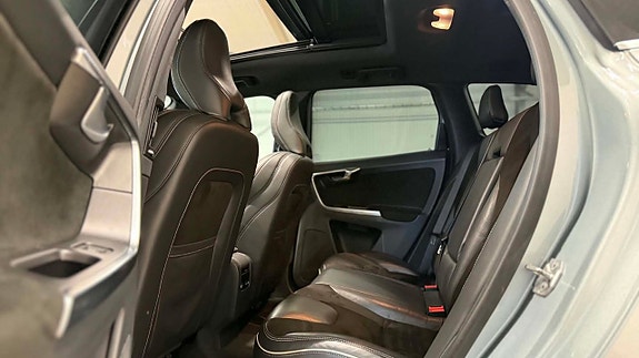 Volvo XC60 14 of 21