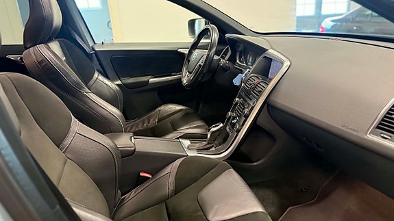 Volvo XC60 17 of 21