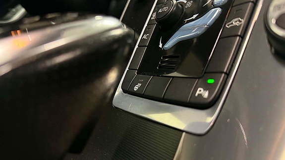 Volvo XC60 16 of 21