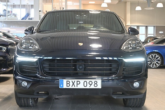 Porsche Cayenne 5 of 5