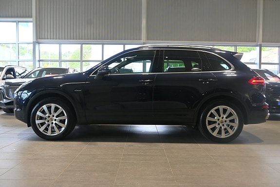 Porsche Cayenne 2 of 5