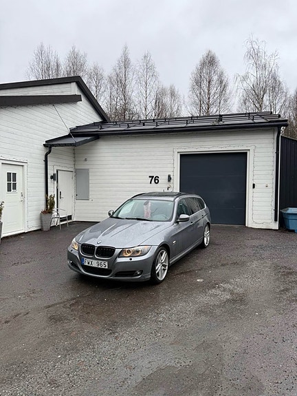 BMW 330d 2 of 6