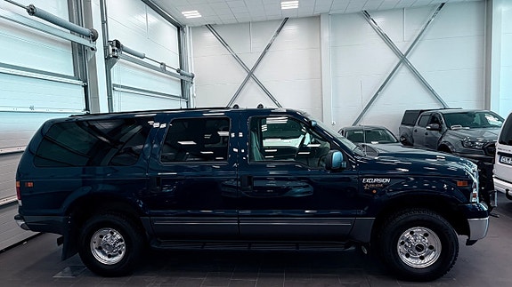 Ford Excursion 8 of 26
