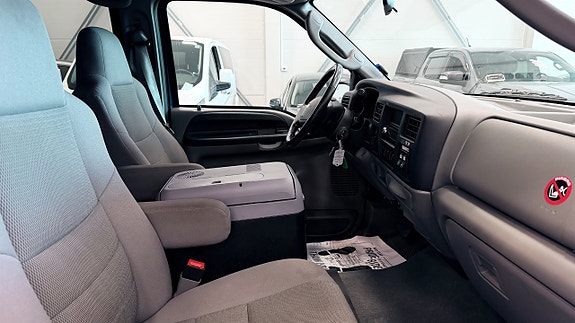 Ford Excursion 18 of 26