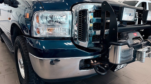 Ford Excursion 4 of 5