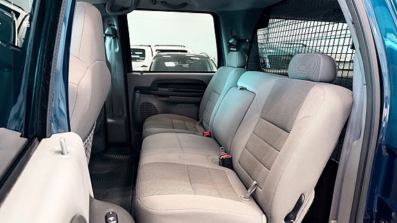 Ford Excursion 23 of 26