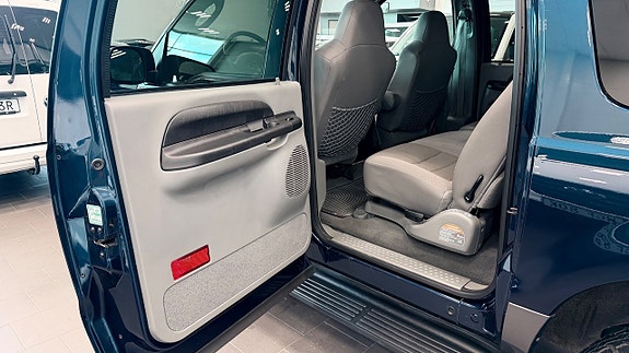 Ford Excursion 22 of 26