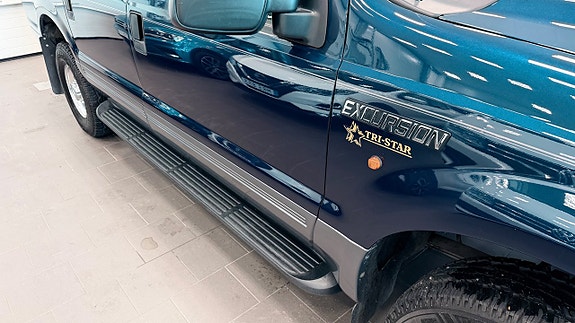 Ford Excursion 14 of 26
