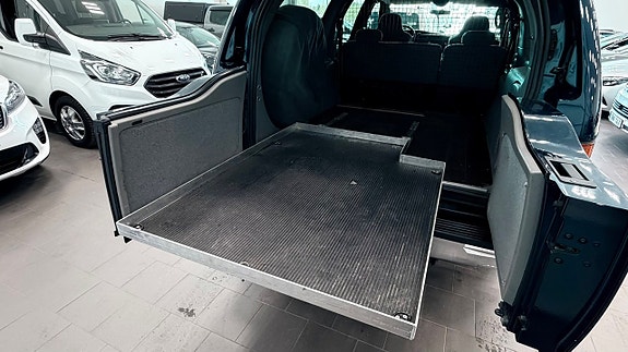 Ford Excursion 26 of 26