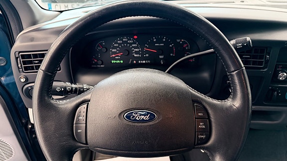 Ford Excursion 24 of 26