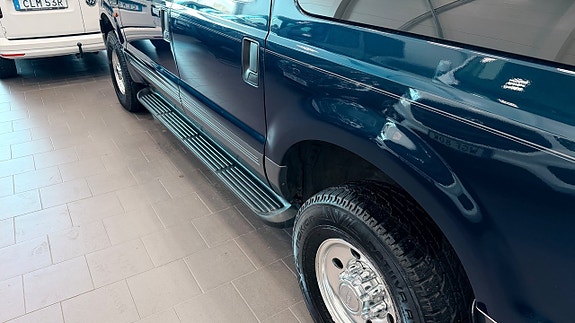 Ford Excursion 13 of 26