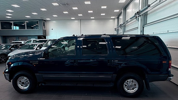 Ford Excursion 9 of 26