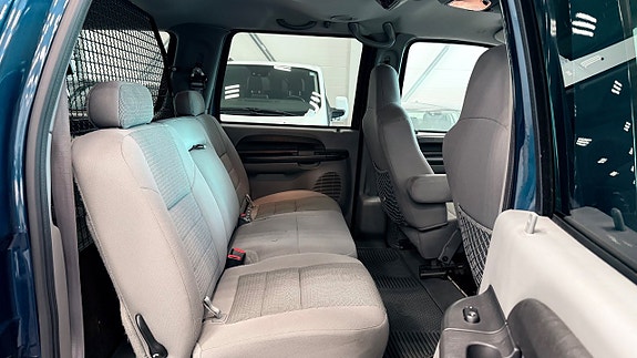 Ford Excursion 21 of 26