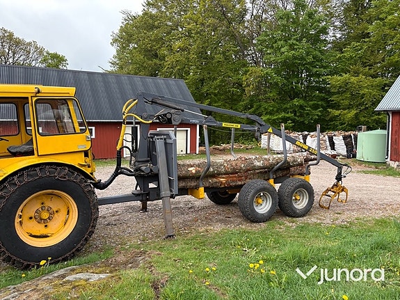 Traktor - Volvo BM 675 med Mowi 250 skogsvagn och kran 5 of 30