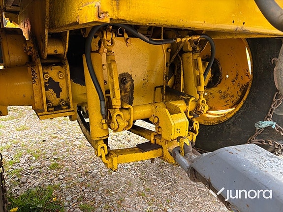 Traktor - Volvo BM 675 med Mowi 250 skogsvagn och kran 18 of 30