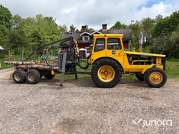 Traktor - Volvo BM 675 med Mowi 250 skogsvagn och kran 4 of 30