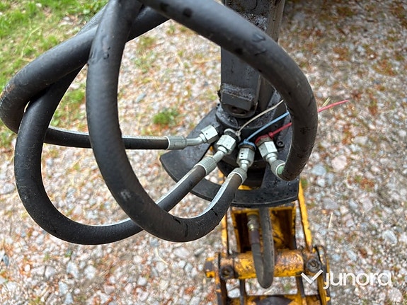 Traktor - Volvo BM 675 med Mowi 250 skogsvagn och kran 24 of 30